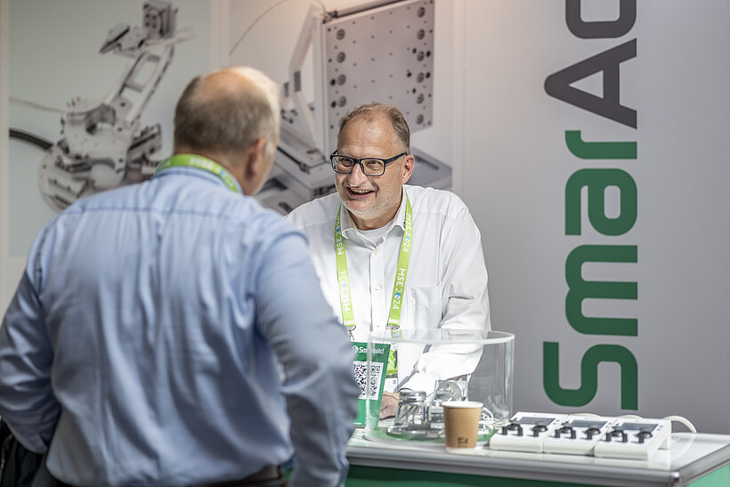 A specialist discussion at an MSE 2024 booth