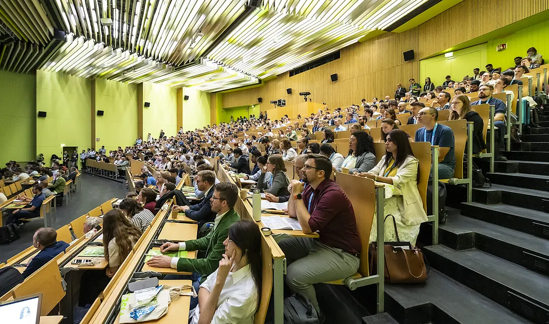 Participants listen to a scientific talk at MSE 2026