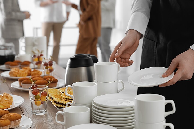 Equipment for serving