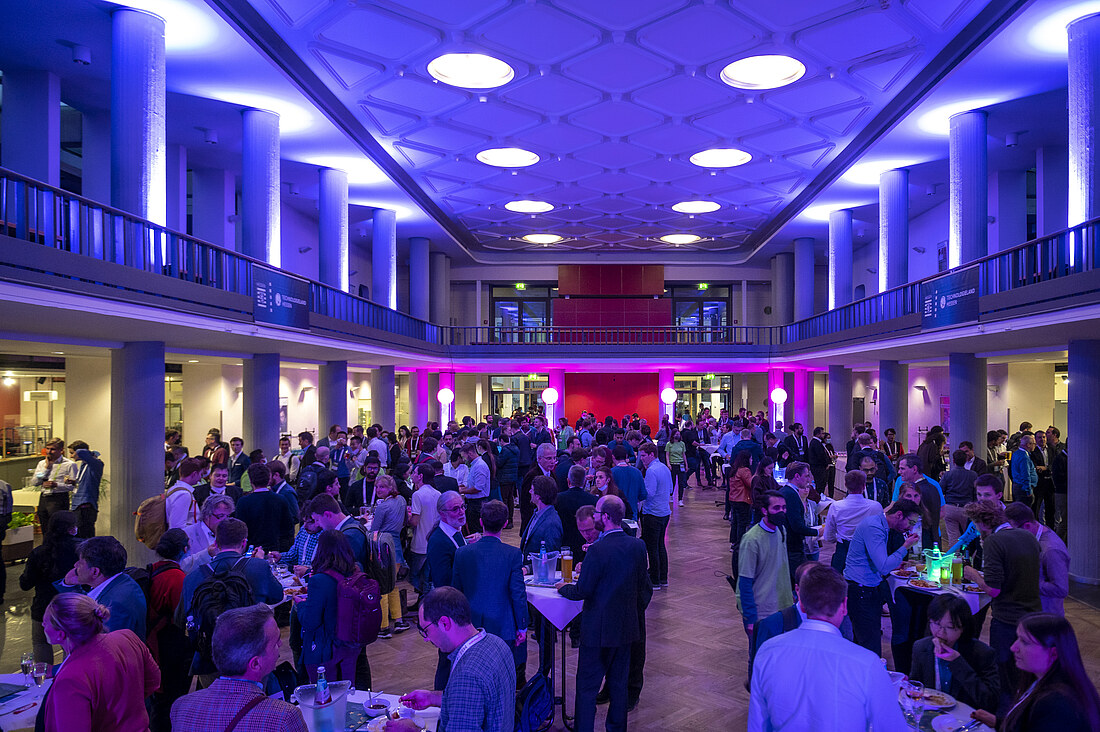 Impression aus dem Bereich Rahmenprogramme & Networking