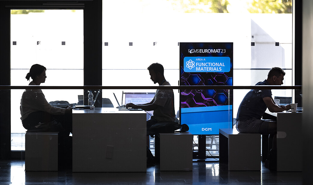 Poster und Programminformationen digital anzeigen